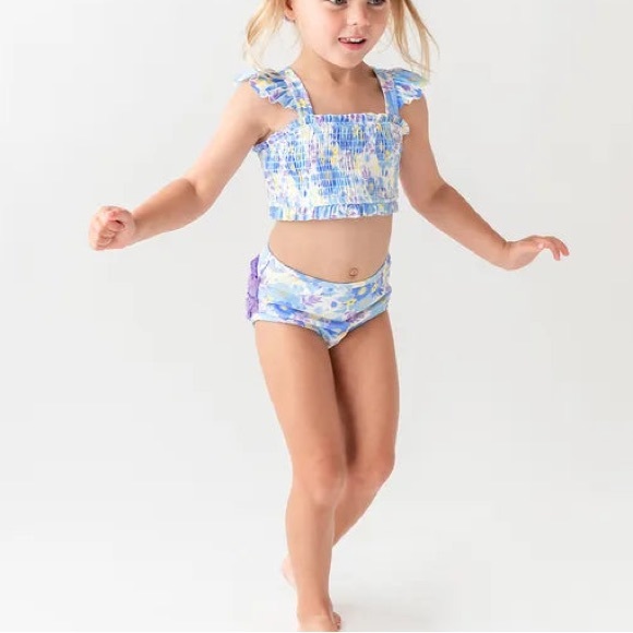 Girls swim - Picture 3 of 3